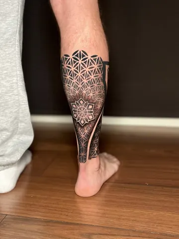 Fotografia real de un tatuaje dotwork o puntillismo