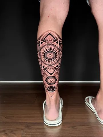 Fotografia real de un tatuaje dotwork o puntillismo