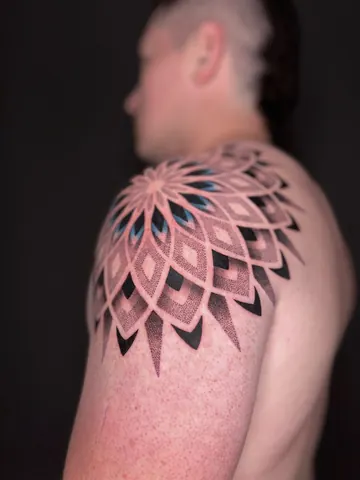 Fotografia real de un tatuaje dotwork o puntillismo