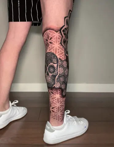 Fotografia real de un tatuaje dotwork o puntillismo