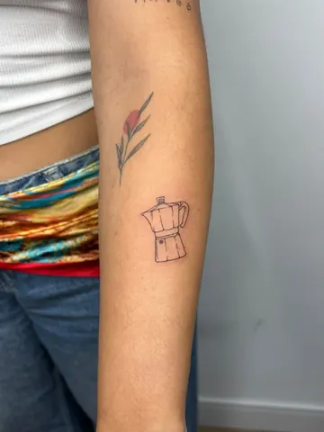 Fotografia real de un tatuaje fine line