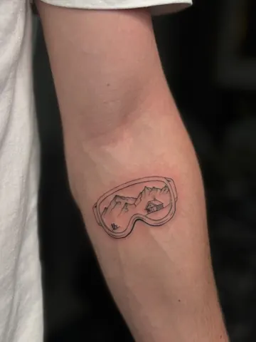 Fotografia real de un tatuaje fine line