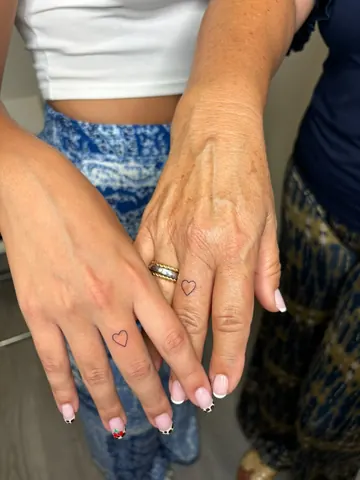 Fotografia real de un tatuaje fine line