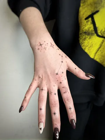 Fotografia real de un tatuaje fine line