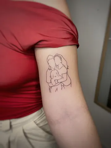Fotografia real de un tatuaje fine line