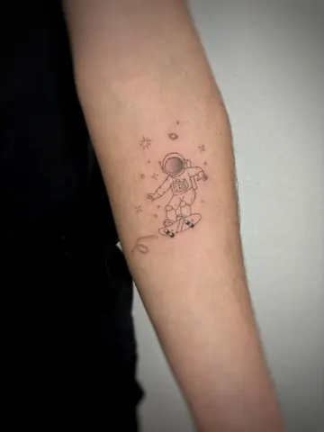 Fotografia real de un tatuaje fine line