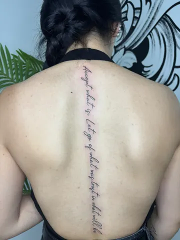 Fotografia real de un tatuaje fine line