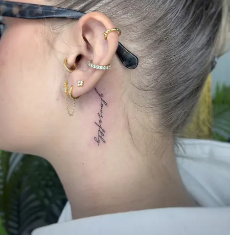 Fotografia real de un tatuaje fine line