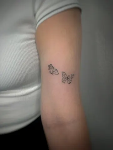 Fotografia real de un tatuaje fine line