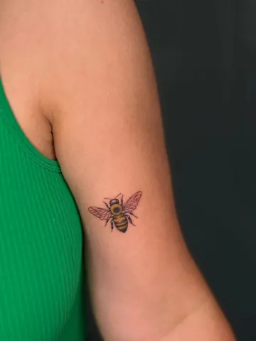 Fotografia real de un tatuaje fine line