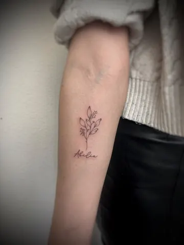 Fotografia real de un tatuaje fine line