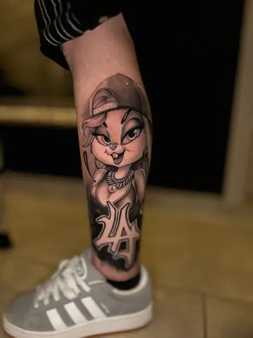 Fotografia real de un tatuaje realista