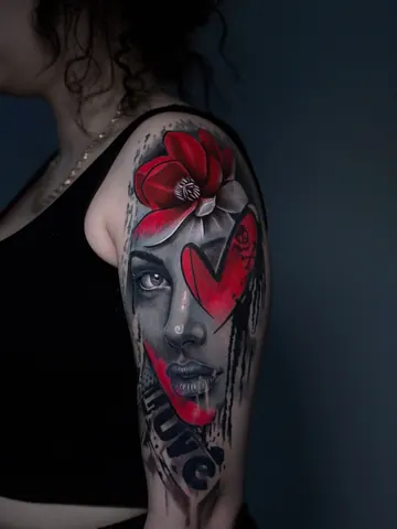 Fotografia real de un tatuaje realista