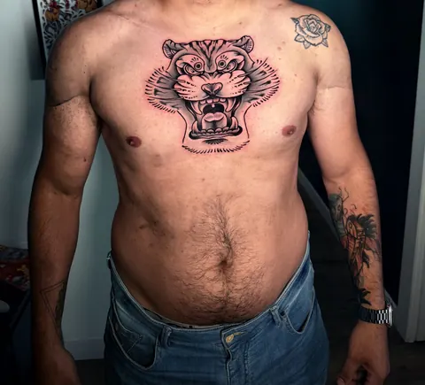 Fotografia real de un tatuaje tradicional