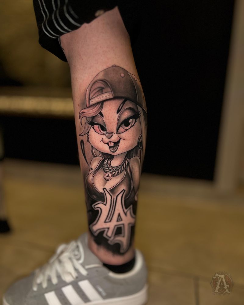 Tatuaje de personaje new school en antebrazo, realismo con color